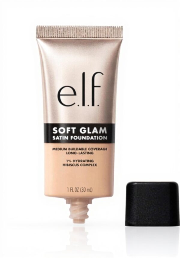 Fond de teint e.l.f. Soft Glam couvrance moyenne longue