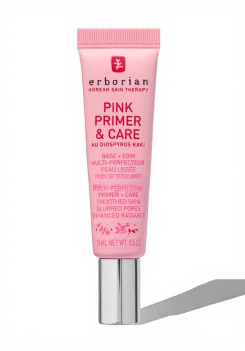 Application de la base de maquillage Erborian sur le visage