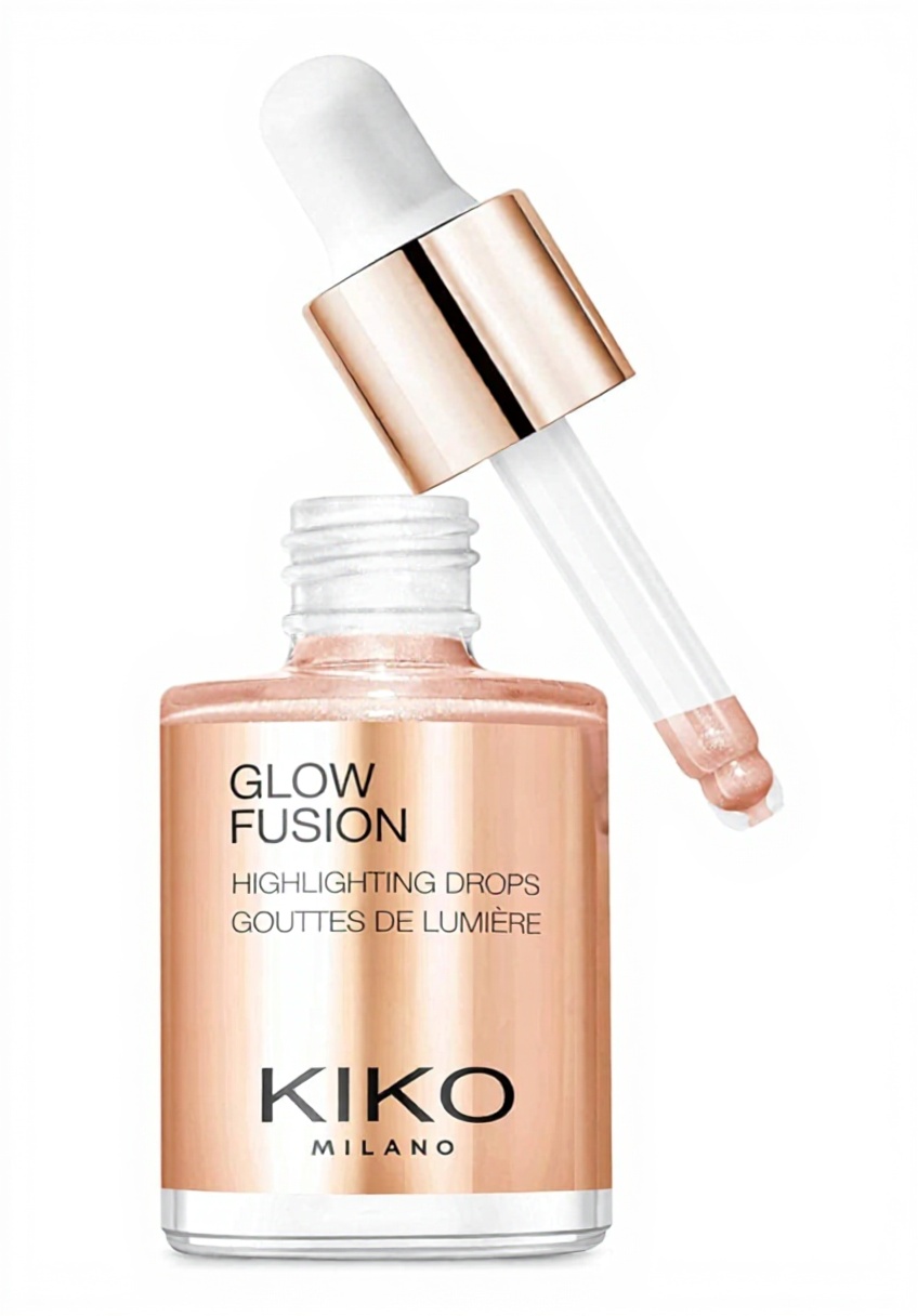 Application des Glow Fusion Highlighting Drops sur les pommettes