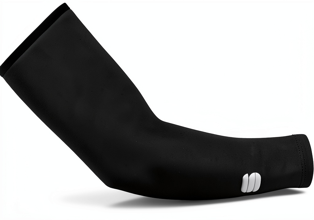 Manches Sportful Noir portées par un cycliste en action